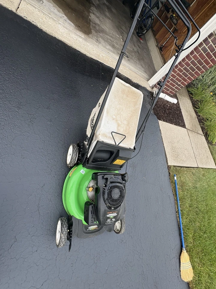 Cortacésped Lawn Boy, par bruto de 6,5 pies-lbs, 149 Cc, estrangulador inteligente. Kohler Power Foto 4 de 4