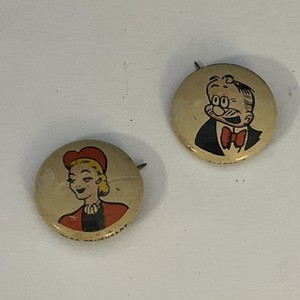 2 Vintage 1946 Kelloggs Pep Pins Casper, Tess Trueheart