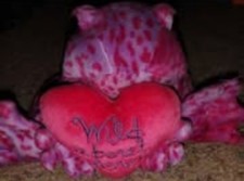Vintage 2001 Commonwealth Pink Purple Spotted Leopard Frog Plush Heart 16"