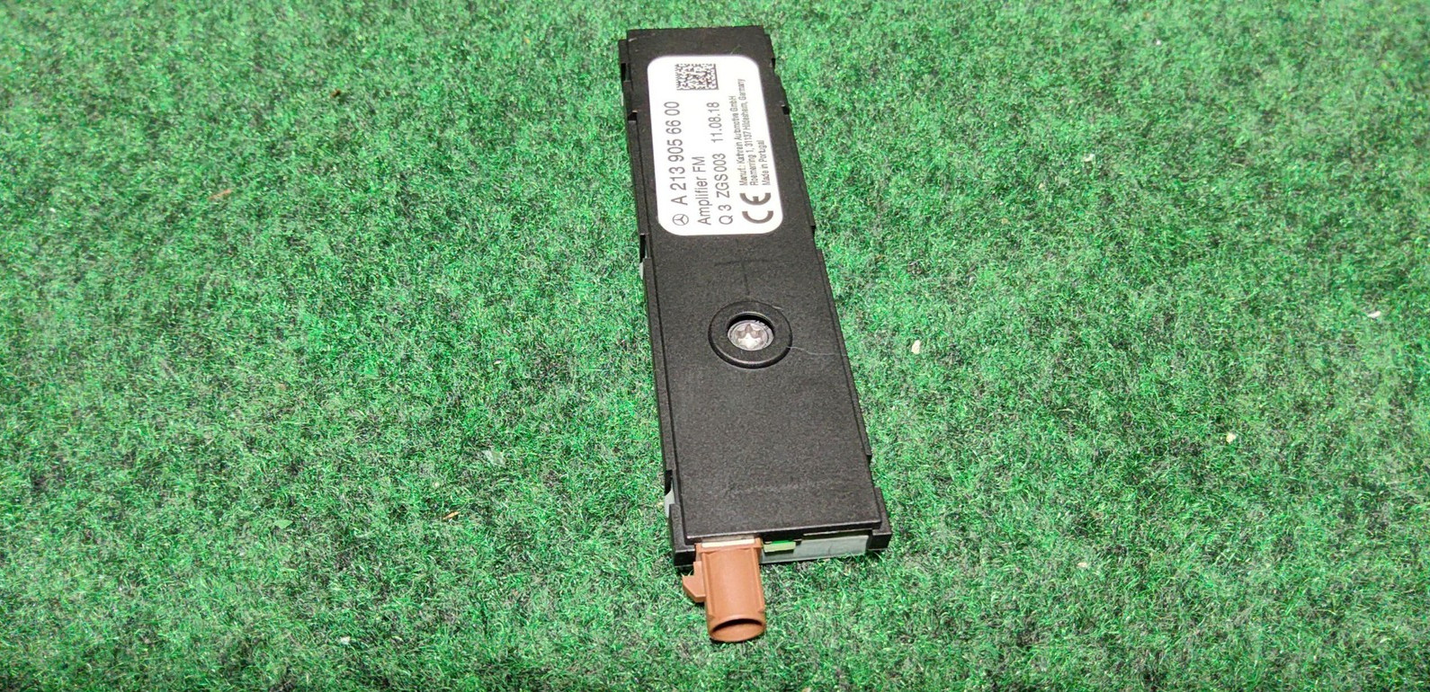 2014-2021 Mercedes Benz C300 Rear Lower Antenna Amplifier Oem A2139056600