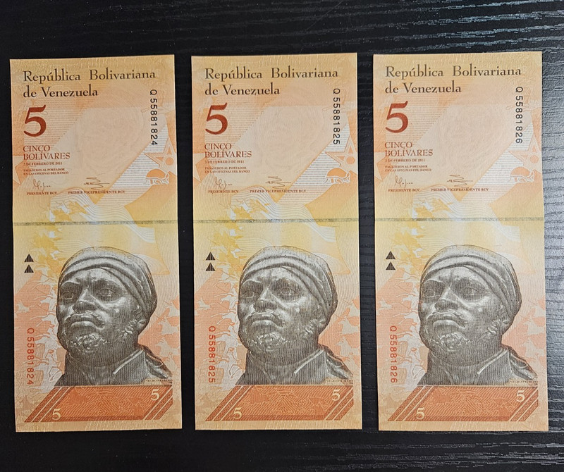 (3)  Foreign Banknote Venezuela 5 Bolivares 2011 South America    Lot #598