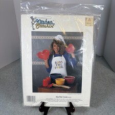 Kitchen Stitchin Punto de Cruz "Kiss The Cook" Dorado B Diseños por Susan Treglown
