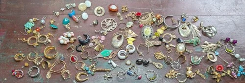 Vintage Costume Jewelry Lot Sold As Is For Parts Or Repair Purposes, Brooches