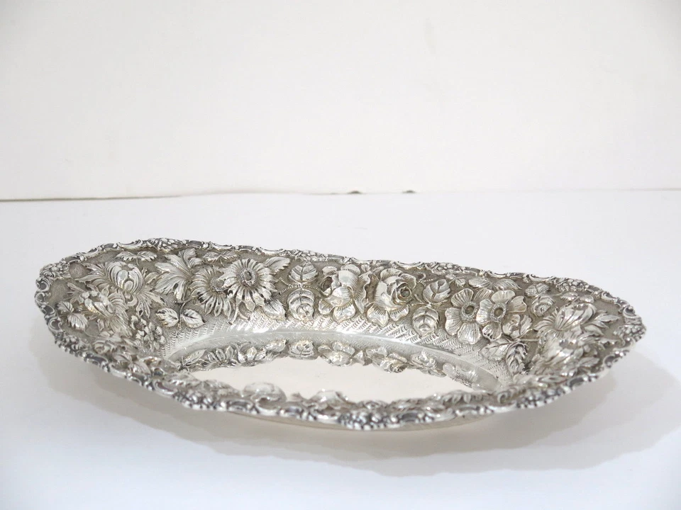 10 in - Sterling Silver Stieff Antique Floral Repousse Oval Serving Dish - Image 3 of 4