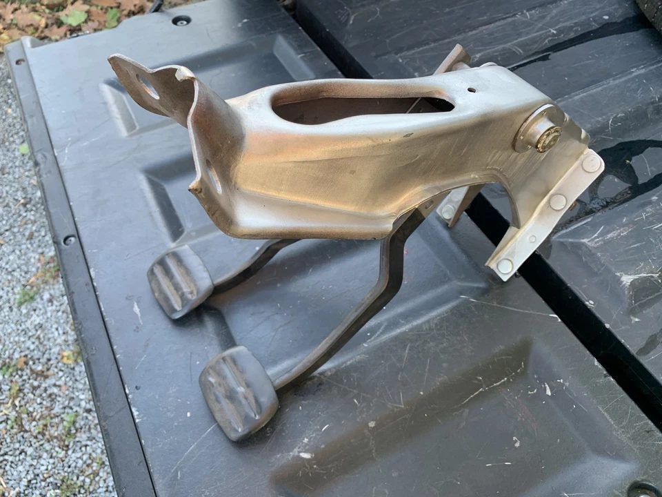 1965 1966 1967 Impala Belair Biscayne montaje de pedal manual tamaño completo GM bonito Foto 3 de 4