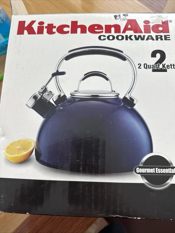 Nuevo de Lote Antiguo KitchenAid Cook for the Cure Tetera 2 Cuartos Acero Inoxidable Púrpura Foto 2 de 4
