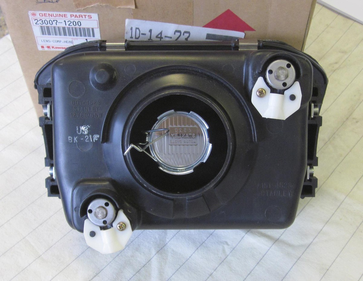 Kawasaki EX250 F2 F3 GPX 250 ZZR250 1988-1989 Head Lamp Lens Comp