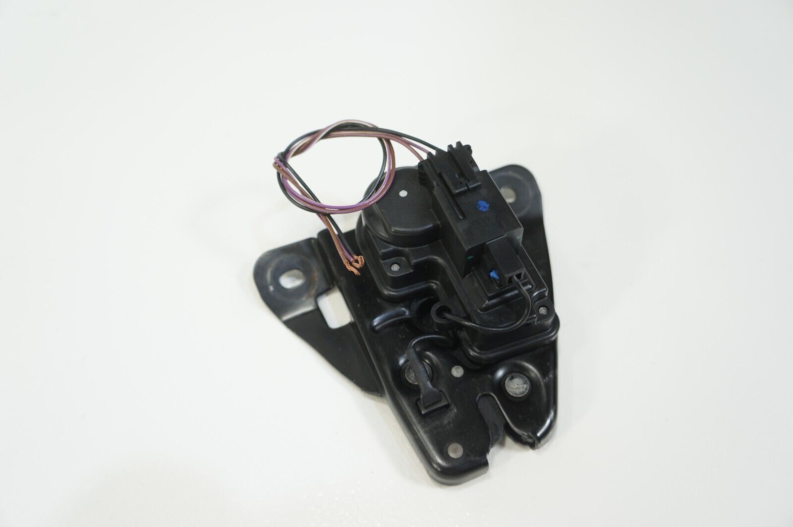2014-2020 MASERATI GHIBLI M157 REAR TRUNK LID LATCH LOCK ACTUATOR STRIKER OEM