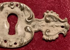 1600s Małe antyczne okucie szkatulowe Brąz z ornamentem