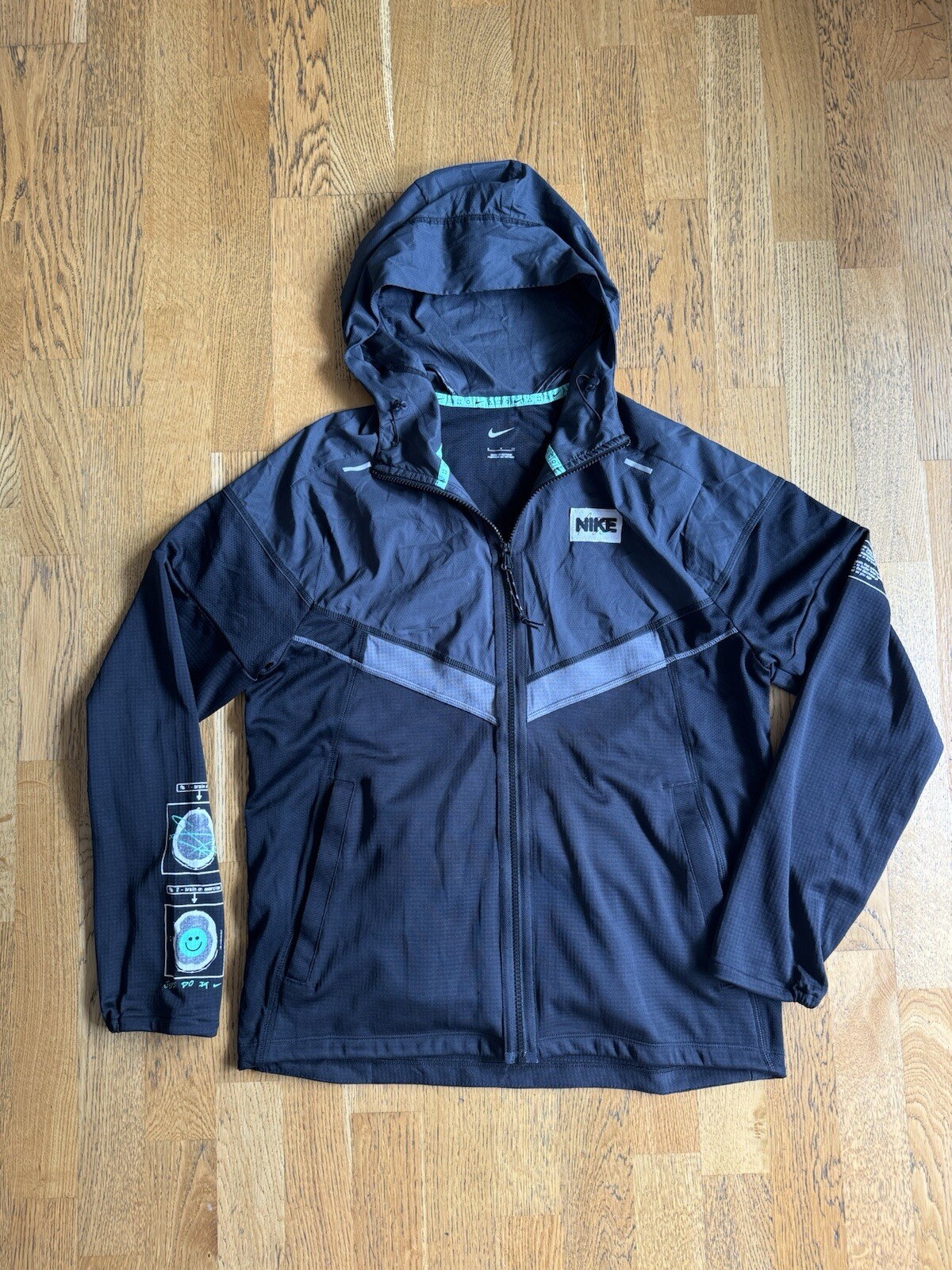 Nike Windrunner D.Y.E. Packable Running Jacket Sm… - image 2