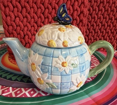 Betallic Inc Beautiful China 1 Qt Glossy Ceramic Floral Butterfly Teapot w/ LiD.
