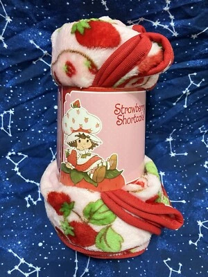 JAY FRANCO AND SONS, INC. NEW Strawberry Shortcake Travel Blanket 40 x 50 inches Soft Plush Throw VHTF Red