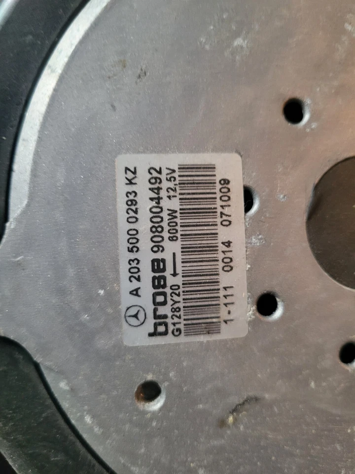 01-04 Conjunto de cubierta del motor ventilador de refrigeración del radiador Mercedes W209 CLK320 C320 C240 Foto 3 de 4