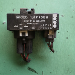 Audi A3 8L  Lüftersteuergerät  1J0919506H Relais