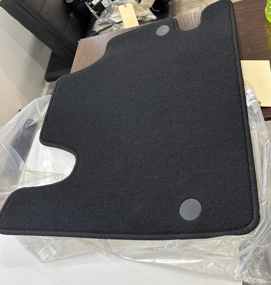 Genuine Mopar 2017 Chryser Pacifica Black Rear Right Floor Mats Kit 5RY12DX9AB - Image 2 of 2