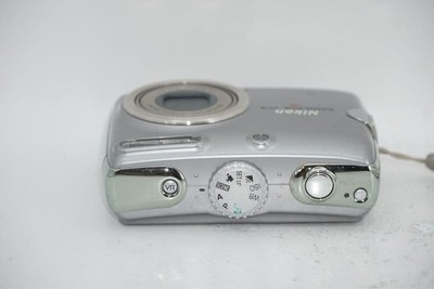 Nikon COOLPIX P4 VR シルバー コンパクトデジタルカメラ Nikon COOLPIX P4 VR Silver Compact Digital Camera Tested Excellent
