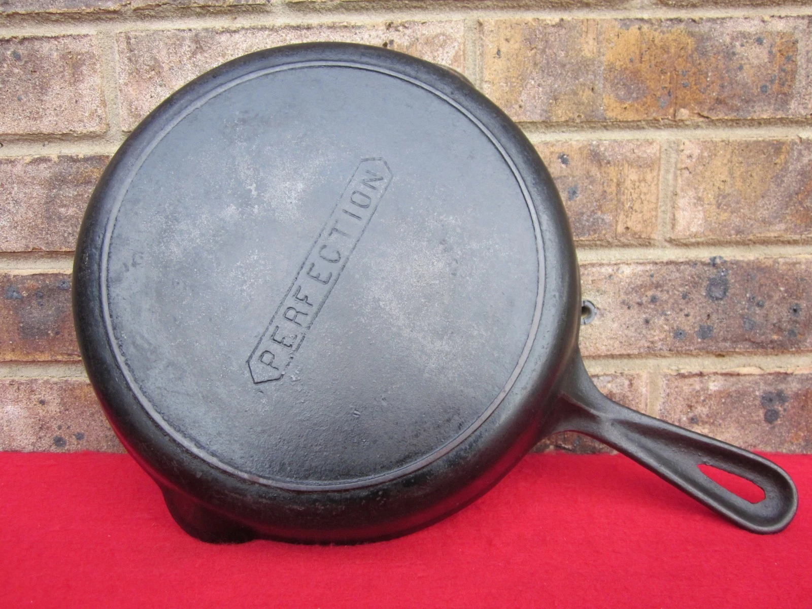Martin Stove & Range Perfection #8 Cast Iron Skillet Heat Ring Sits Flat HTF!!