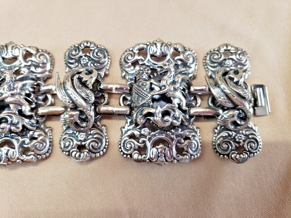 Pulsera de colección Napier tono plata grifos dragones panel ancho pieza de libro! Foto 3 de 4