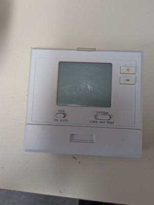 PRO 1  1AQ T701 Non-Programmable Electronic Thermostat, White, Pre-Owned!