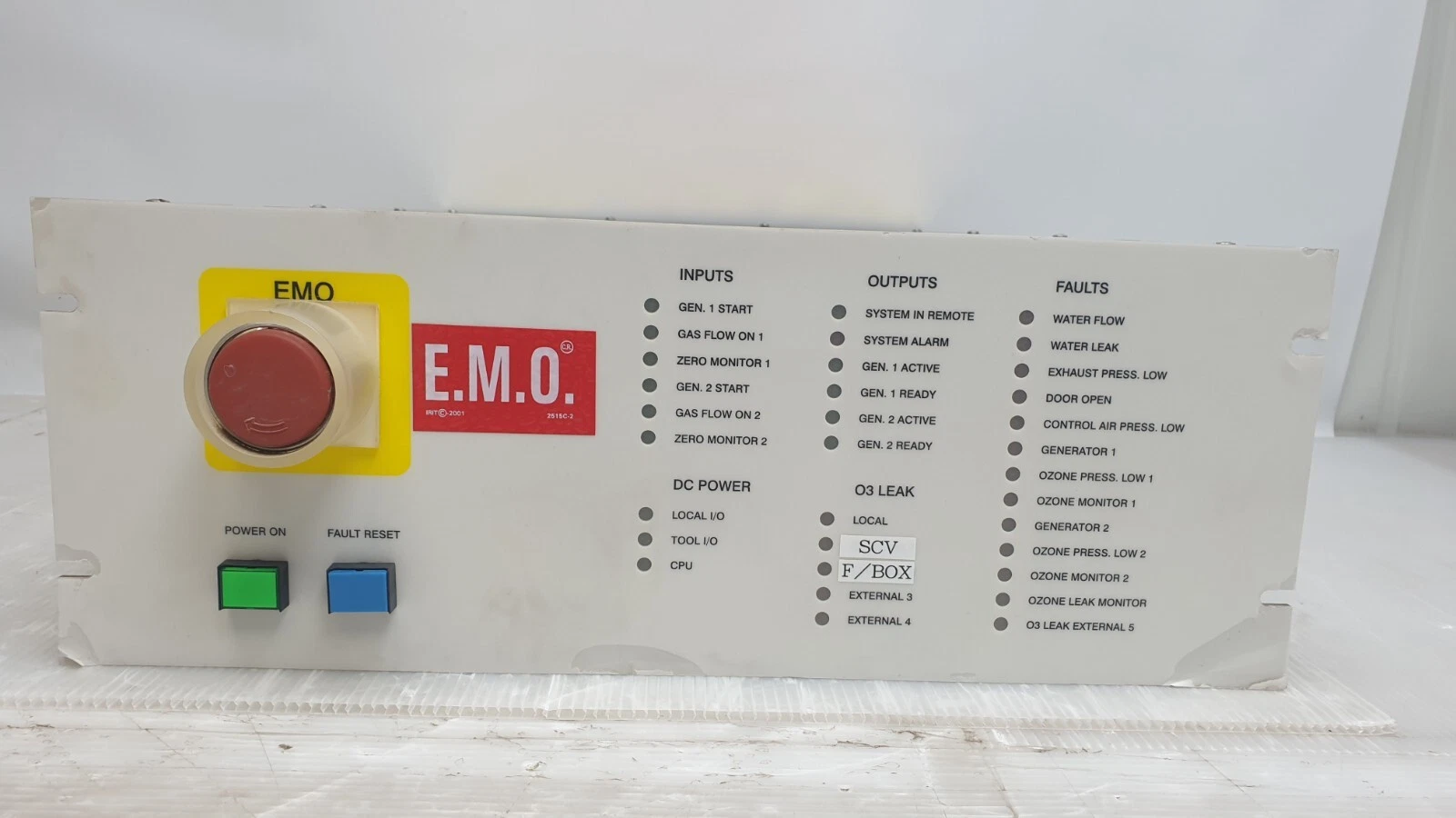 Front panel of the SA86281: EMO, power on, fault reset, generator and ozone leak fault indicators