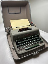 1950’s Royal Quiet De Luxe Portable Typewriter w/ Case Notably Clean! Works! thumbnail