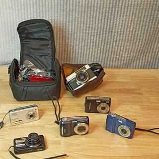 Camera Lot 6 digital Cameras 1 vintage all for Parts Repair