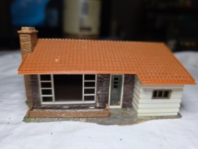 Vintage HO Scale Faller 2192 Ranch House Railed Porce Lattice Garage Assembled