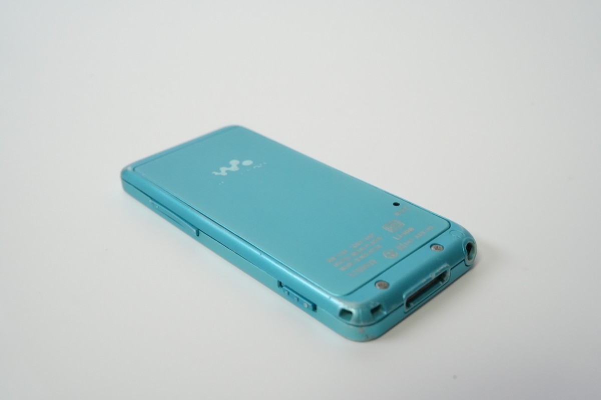 Sony Walkman NW-S784 Blue 8GB Bluetooth MP3 Player + Speaker Dock