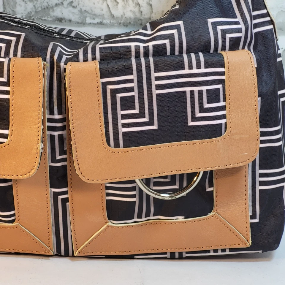 Bolso Bandolera LeSportsac Blanco y Negro Forro Amarillo Geométrico 13" Foto 4 de 4