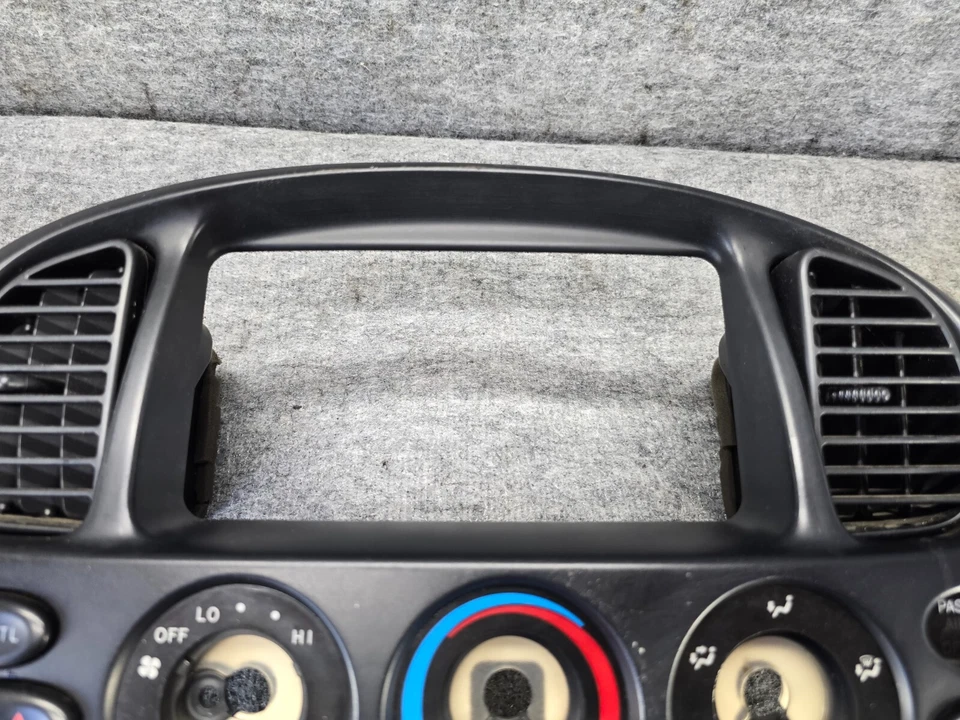 TOYOTA TUNDRA 2000-2006 OEM TABLERO TABLERO RADIO CLIMATIZADOR PANEL INTERRUPTOR Foto 3 de 4