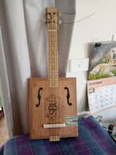 STRUM BOX UKULELE No 6 (ELECTRIC) 4 STRINGS IN AS NEW CONDITION