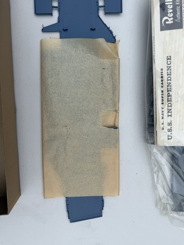 Vintage Completo 1965 Revell U.S.S. Portaerei Indipendenza scala 16 - Foto 3 di 8