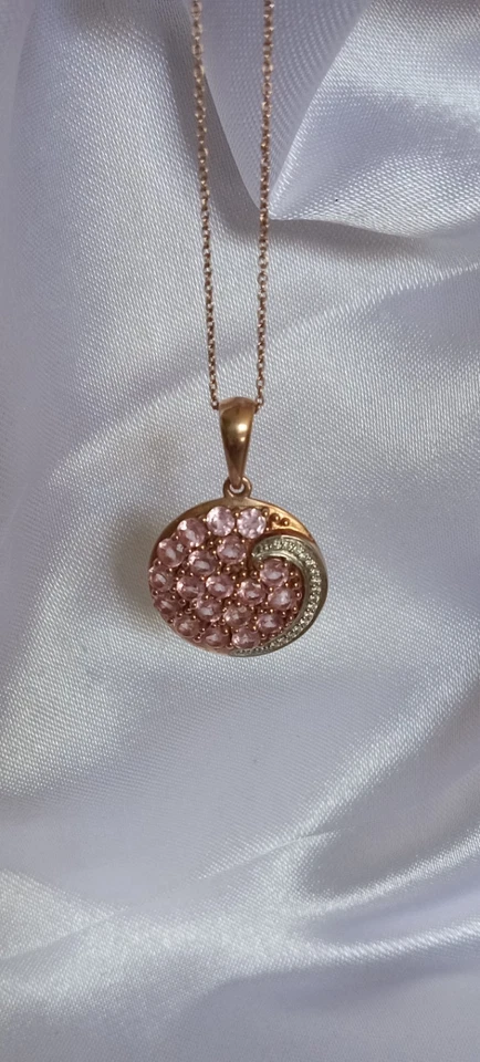 Colgante con acento de espinela rosa y diamantes con cadena de oro rosa de 18", 14K, nuevo con etiquetas, Gemporia Foto 3 de 4