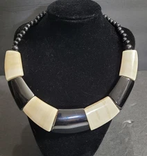 Vintage-Fashion-Horn-Collar Black-White Chunky-Beaded Choker/Necklace-Adjustable