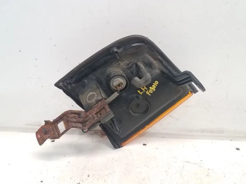 Señal de giro izquierda Isuzu Rodeo Drivers 1991-97 - montaje en guardabarros Foto 2 de 2