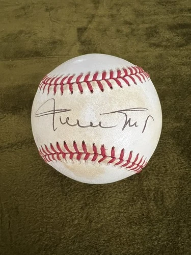 Willie Mays Signed Baseball No Certification from Estate. JFD