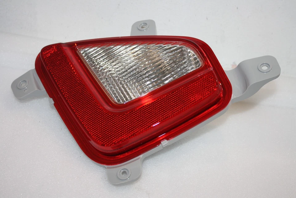 NEW GENUINE KIA PICANTO GT LINE REAR BUMPER LEFT SIDE FOG LIGHT 92406-G6 - Image 2 of 4