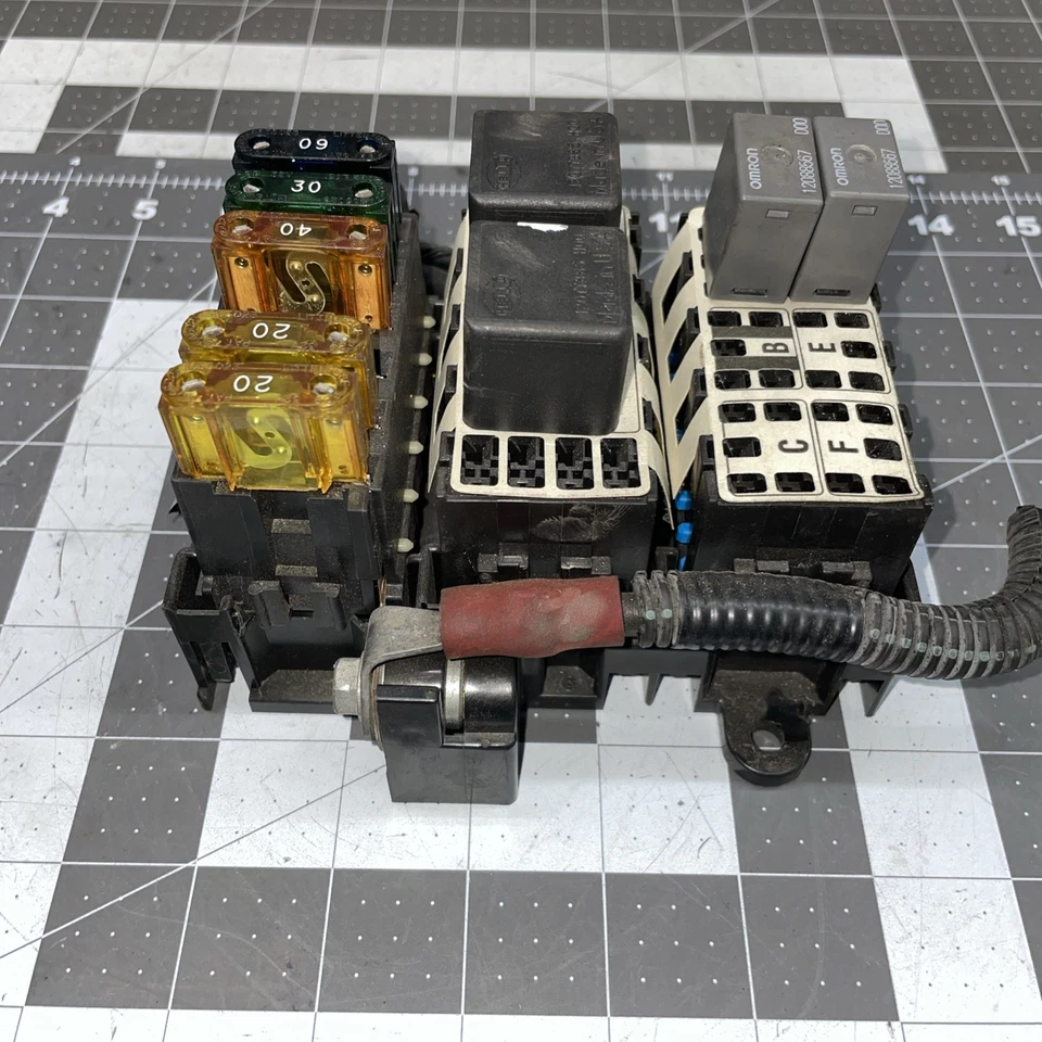 1995 Buick Riviera Engine Compartment Fuse Box Relay Junction Block - Image 4 of 4