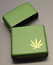 Zippo Gras WEED, Gr&uuml;n  (nur H&Uuml;LLE) Leerh&uuml;lle,OHNE Benzineinsatz (2.Wahl)