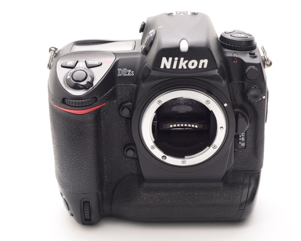 Nikon D2Xs 12.4MP Digital SLR Camera Body Boxed Very Low Shutter Count 9805, photo 4 of 5