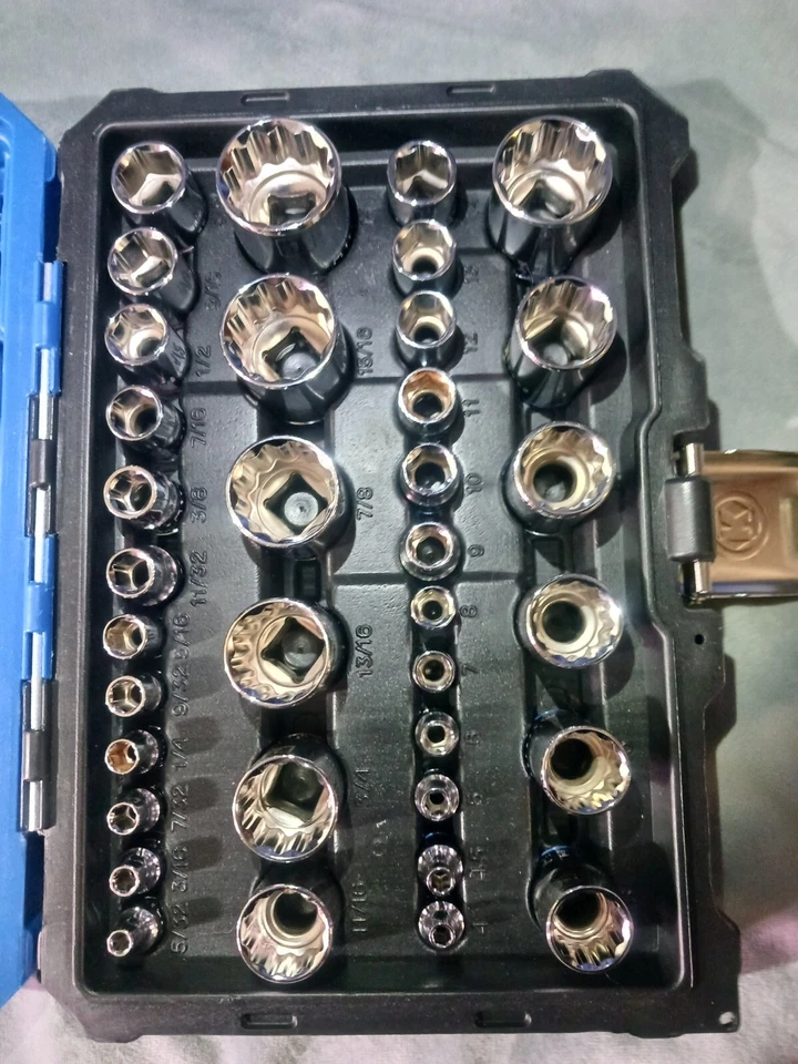 Kobalt Ratchet and Screwdriver tool set 64 pieces with case - Image 4 of 4