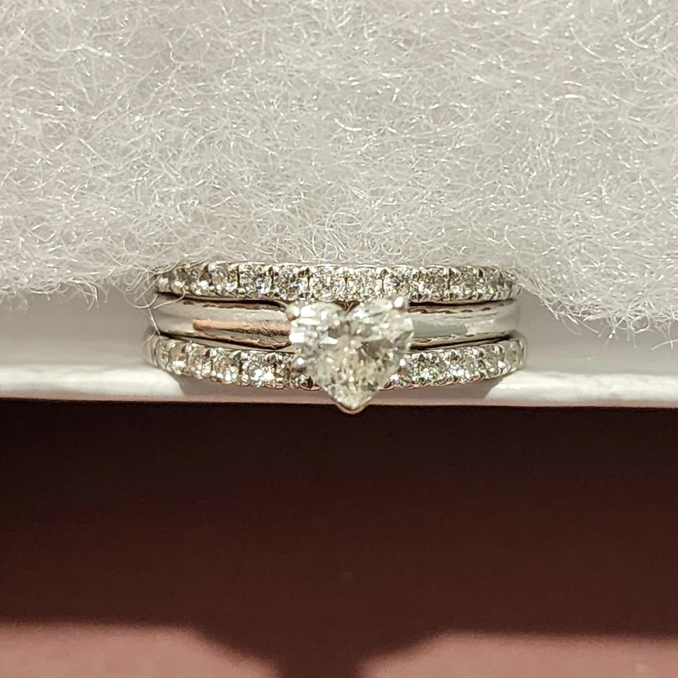 1/2 CTW HEART DIAMOND SOLITAIRE W/ 28 DIAMONDS WEDDING BAND 14K WHITE  GOLD 5.75 - Image 4 of 4