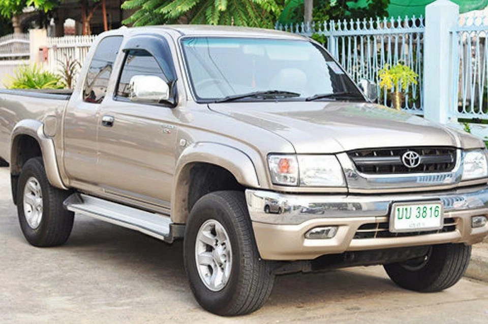 Luz trasera LED para camioneta Toyota Hilux MK4 1998-2004 lente negra humo Foto 4 de 4