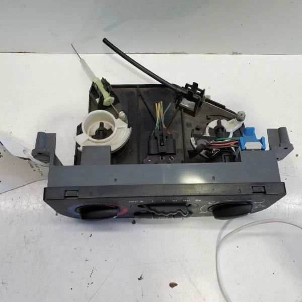 2000-2002, Saturn SC2, Controle de Temperatura com AC, Número da Peça - 21031429 - Imagem 3 de 4