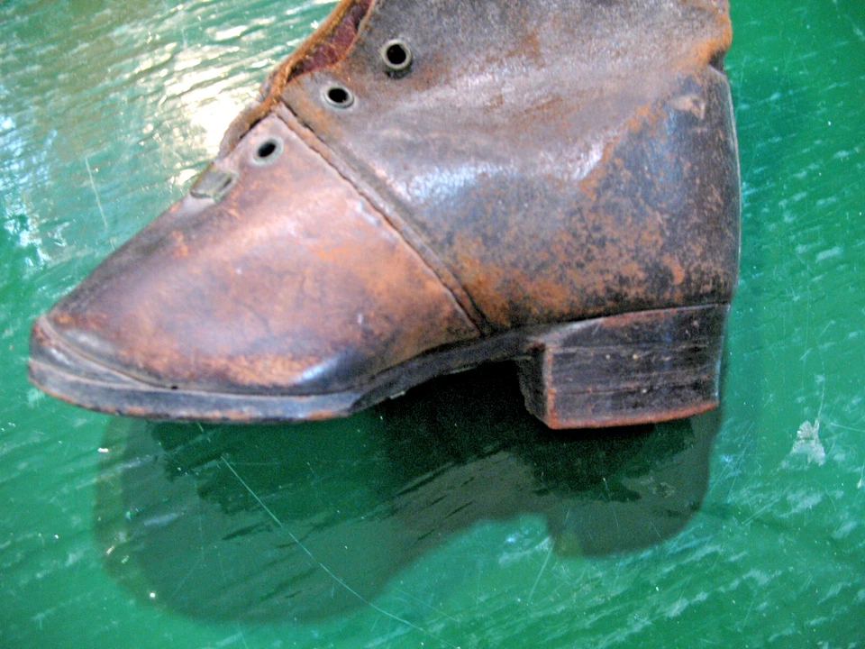 ANTIQUE DOLL LEATHER LACE UP BOOTS SHOES SIZE # 4 INTACT SOLID 1800's - Image 2 of 4