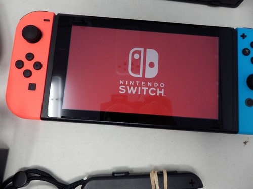 Nintendo Switch Neon Blau Neon Rot Joy-Cons Modell HAC-001 mit Dock Ladegriff - Bild 9 von 11