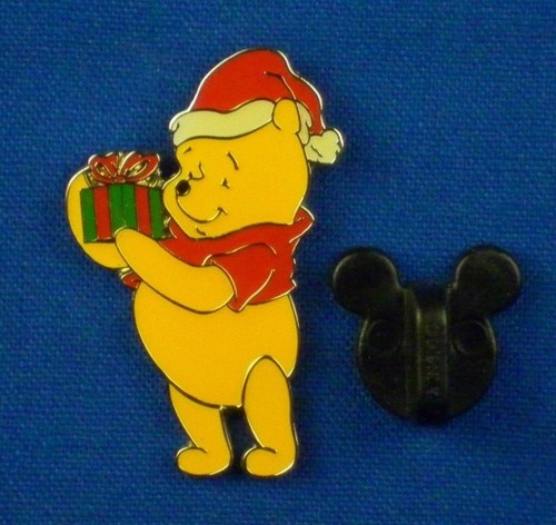Winnie the Pooh Holding a Christmas Present 100 Acre Collection Pin # 3825 - 第 1/4 張圖片
