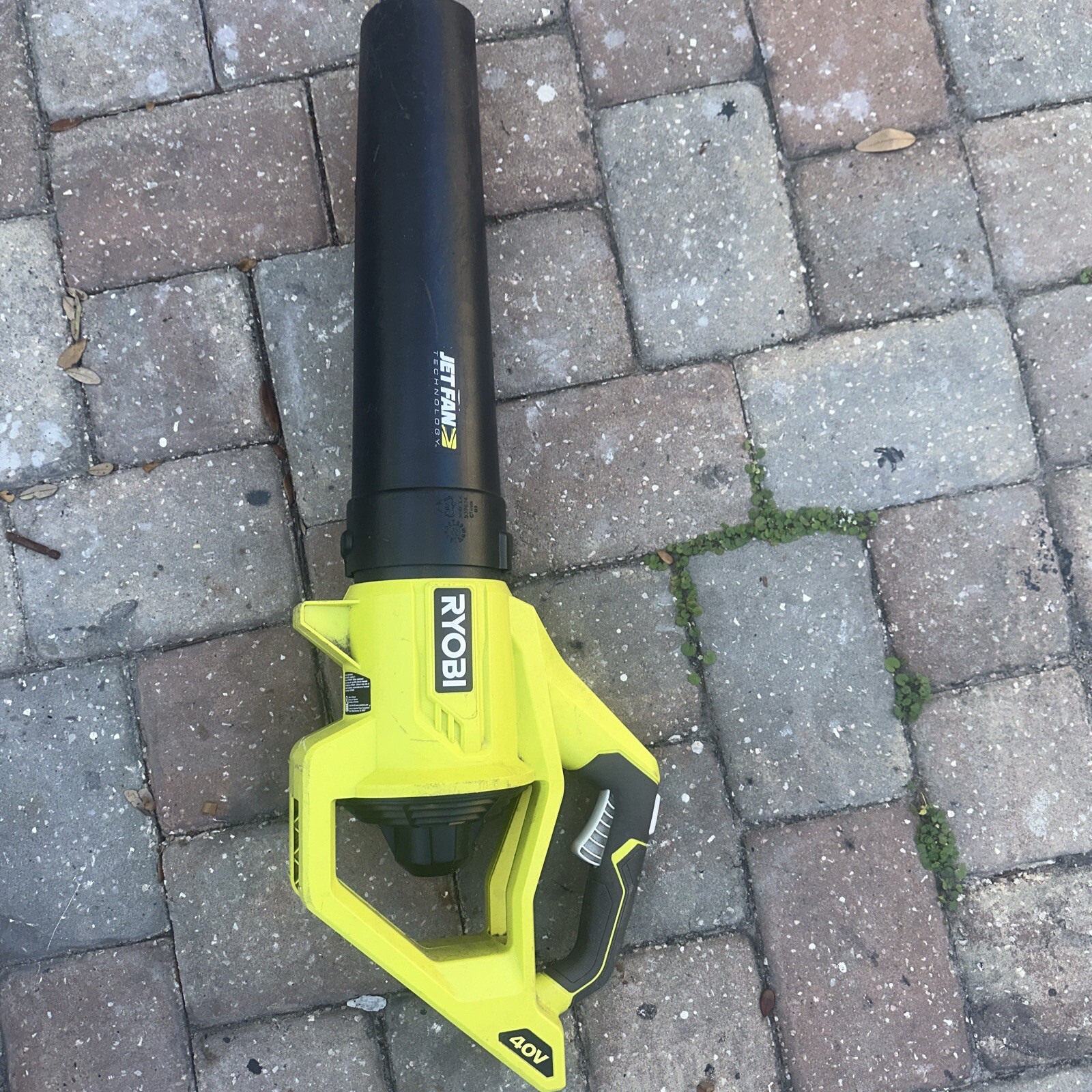 RYOBI RY40406 110 MPH 500 CFM 40V CORDLESS LEAF BLOWER (tool Only