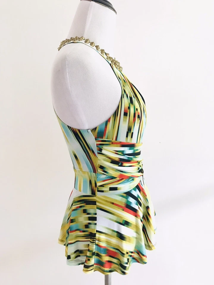 Top halter Bebe recortado para mujer XS verde con tachuelas sin mangas elástico Foto 3 de 4