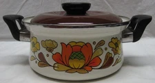 VTG COUNTRY FLOWER SANKO WARE 9" DUTCH OVEN W/ LID - PORCELAIN ENAMELED STEEL